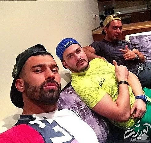 میلاد کی مرام در کنار دوستان فوتبالیش